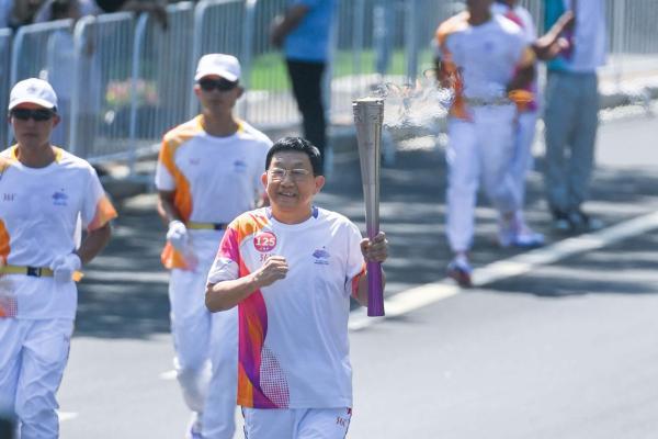 从心怀“冠军之志”的白象，看当下民企如何“拼经济”