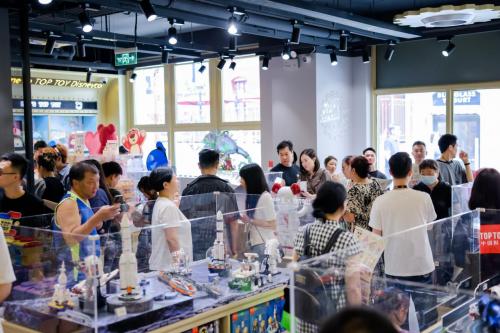 单店月业绩破三百万,TOP TOY把潮玩赛道整活了 _TOM资讯