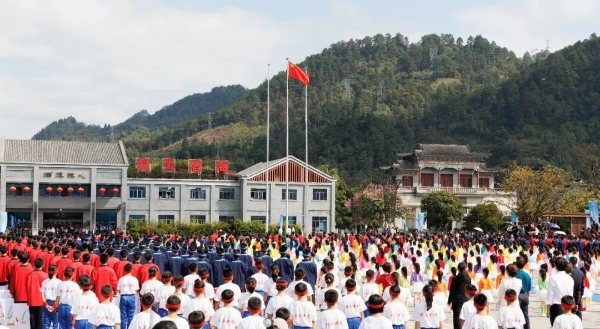 正式开赛，火炬传递！第一届全国学生(青年)运动会自行车(山地)赛在南丹举行！