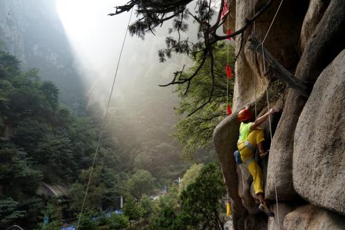 2023中国攀岩自然岩壁系列赛（陕西渭南华山站）再战华山 