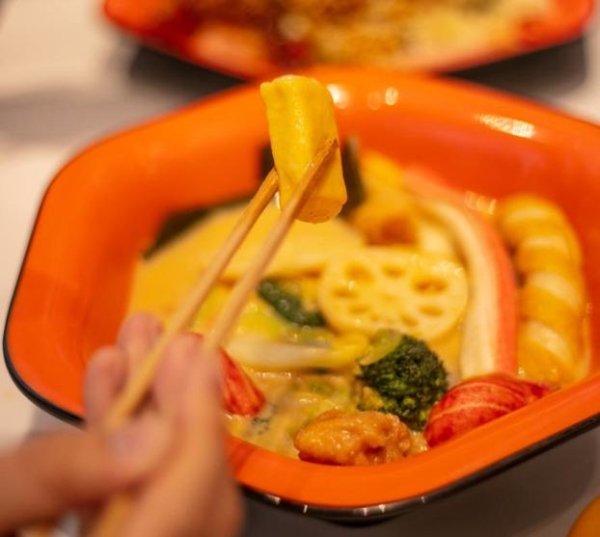 张亮麻辣烫荣获红鹰奖，蝉联“餐饮品牌力百强”