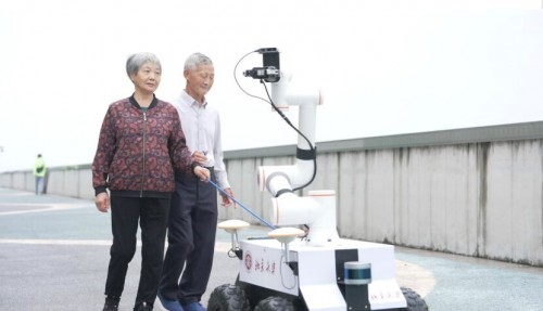 亚运会惊现AI解说员，机器人帮残障者捡物品，北大学生为亚运会研发黑科技