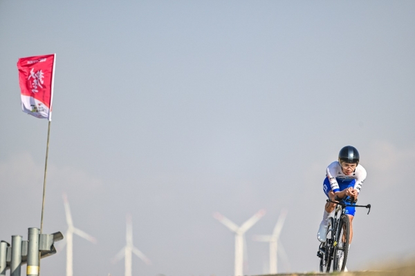 国家级自行车赛首进达茂旗，点燃金秋北疆草原