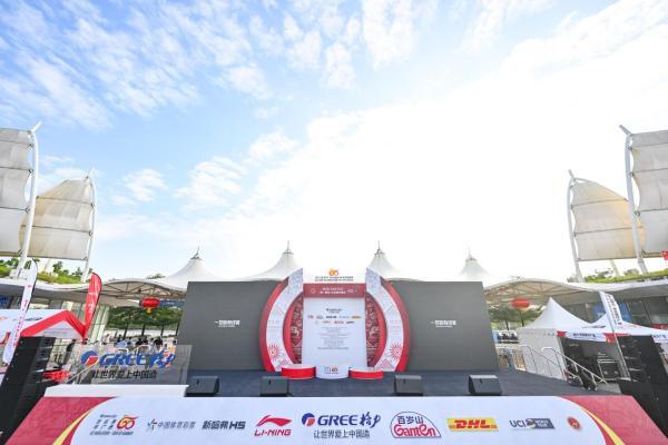2023环广西公路自行车世界巡回赛北海开幕，李宁连续四届为赛事助力