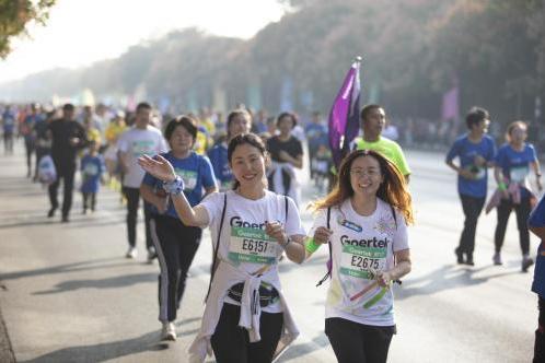 数字人快乐助威！歌尔·首届潍坊马拉松掀起万人狂欢