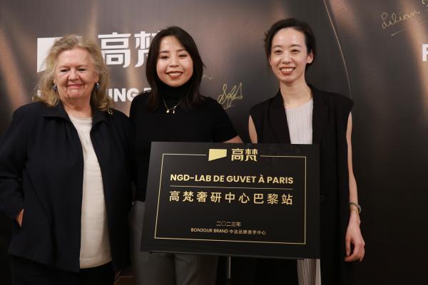 中国品牌登陆米兰巴黎、霸屏外媒，为何一件鹅绒服能风靡全球顶奢买手圈？ 