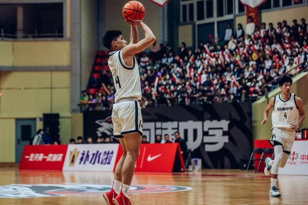  东鹏补水啦x中国高中篮球联赛：和衷共济，与热爱同行 