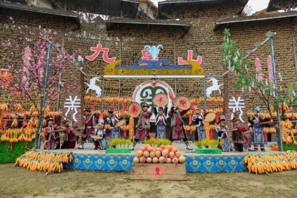 年猪巡游、美食比拼、刨汤盛宴…四川九皇山欢庆丰收