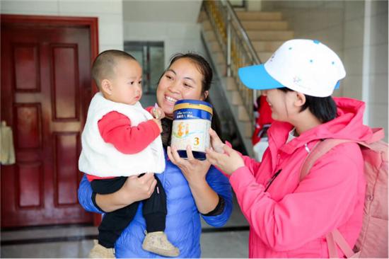 菲仕兰捐赠4万余罐奶粉助力困境儿童营养改善