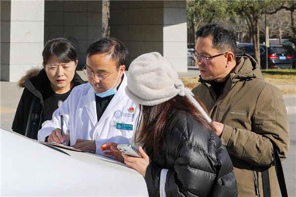  北京星宇福生慈善基金会向天坛医院捐赠70台负氧离子森林氧吧蛋