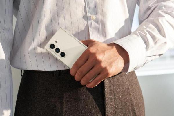 首款高性能折叠屏手机认证 购三星Galaxy Z Fold5享好礼 