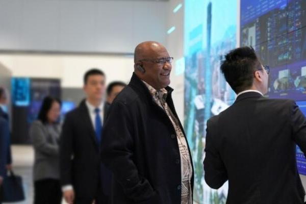  斐济副总理代表团访问大华股份