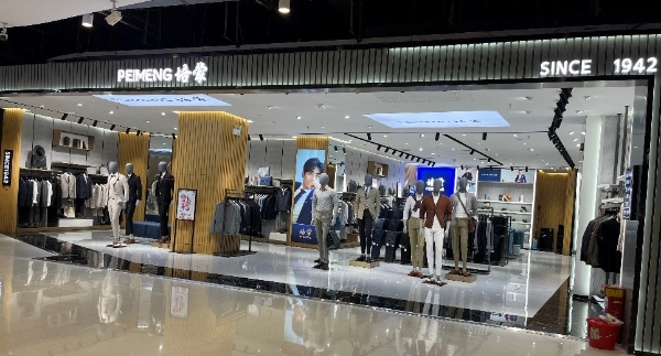 百年培蒙  精致剪裁 “衣”显缤纷世界  引领潮流男装新风尚