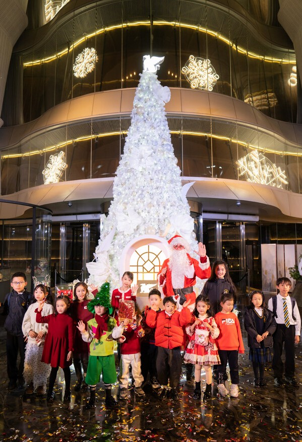 上海鲁能JW万豪侯爵酒店举行2023晨光谧境圣诞亮灯仪式