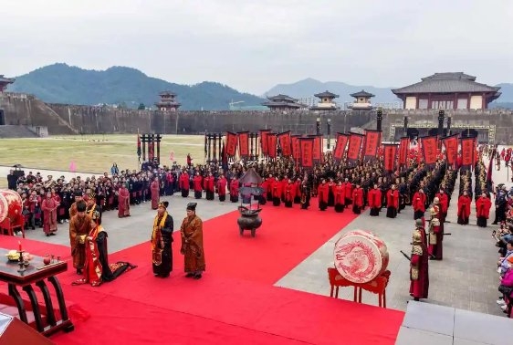 华灯祈愿，横店春节大庙会上线迎新年