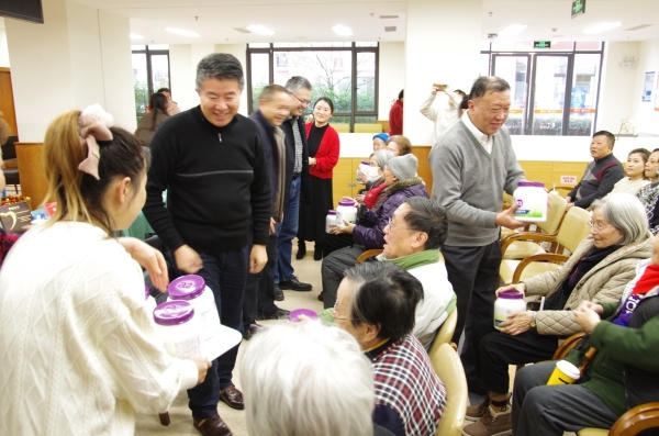  中垦上海携手a2，为甘肃、青海受灾家庭提供营养支持