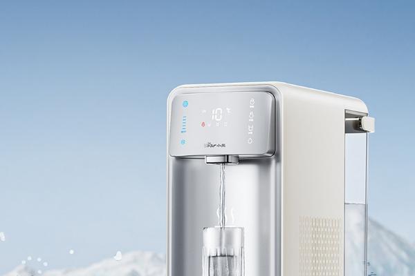  饮用水太单一？小熊电器冰川泉饮水机：在家喝到富锶矿物质水