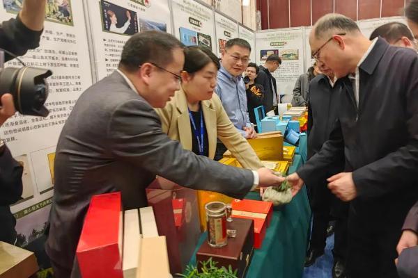 喜报｜天下泽雨霍山石斛荣获中部四省（鄂晋皖赣）地理标志品牌培育创新大赛金奖！