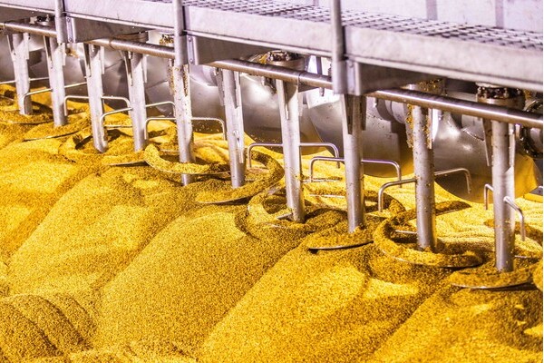 百威亚太全价值链减碳新里程碑：首个“碳中和麦芽工厂”正式启动