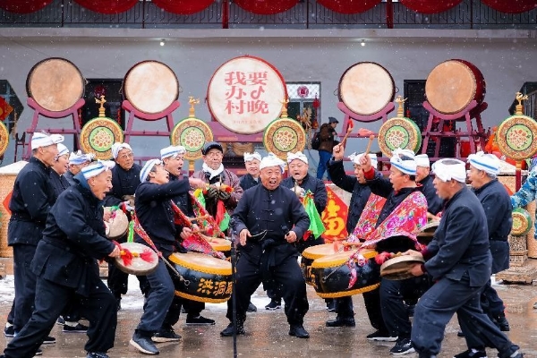 临汾锣鼓主播在抖音办“村晚”，超790万人直播间感受山西民俗风情