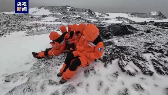 惊心动魄8小时历险，探路者企鹅服守护南极考察队员生命安全
