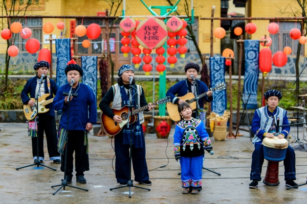 抖音直播发起“我要办村晚”扶持计划，首场活动获央视点赞