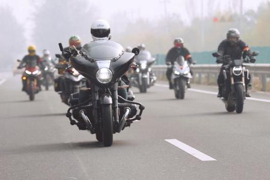 杨天宁新歌播放破百万 打造国内首支摩托骑士之歌全球发行引热议