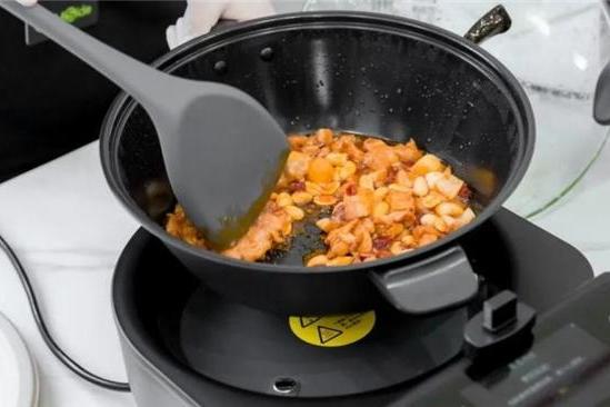 智能烹饪时代到来，捷赛智能炒菜机器人引领烹饪新潮流
