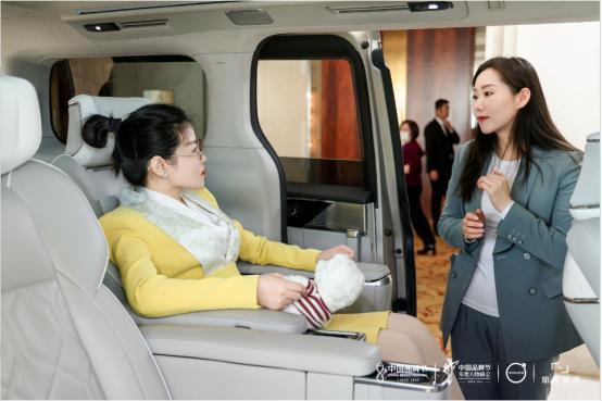 沃尔沃EM90引领MPV新潮流，成2023中国品牌节年度人物峰会焦点