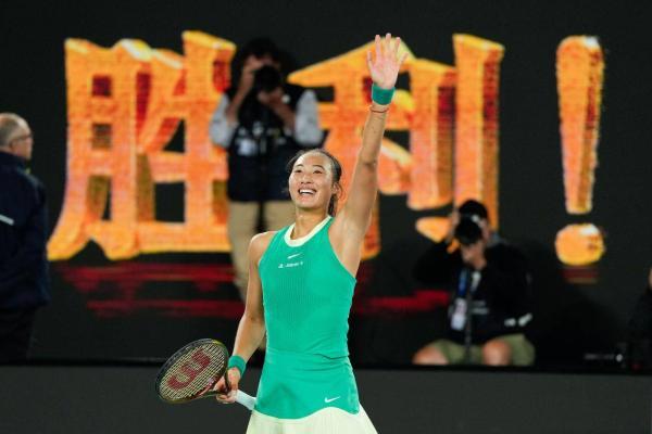创造历史闯进澳网女单决赛！00后郑钦文在墨尔本刮起中国旋风
