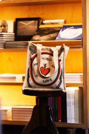 TOTE HEART 手袋 — The Mall Luxury Outlets 的新款必入单品