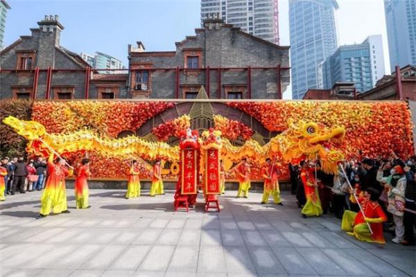 张园：中华传统艺术与现代光影融合的海派年味
