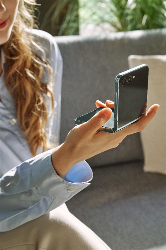 三星Galaxy Z Flip5：传统直屏用户换机的新选和优选