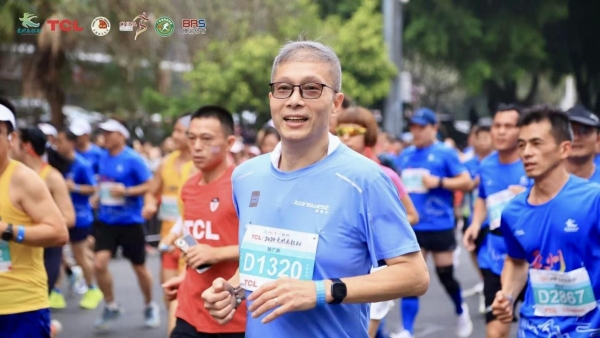 真维斯助力首届2024惠州马拉松精彩开跑
