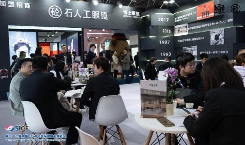  博士眼镜旗下石人工品牌亮相2024上海眼镜展，开启加盟新征程获行业领导高度认可