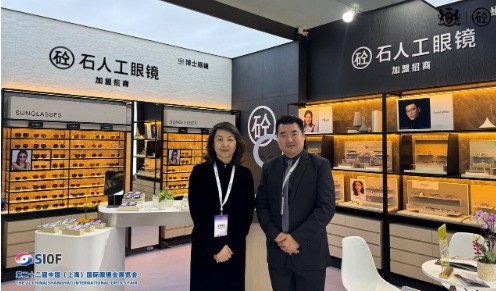  博士眼镜旗下石人工品牌亮相2024上海眼镜展，开启加盟新征程获行业领导高度认可