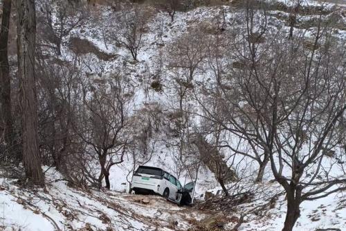 MPV守护安全，济宁车主雪天坠崖未受伤！