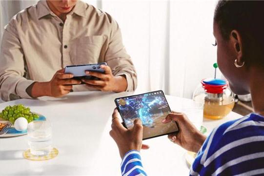 全能折叠新体验 三星Galaxy Z Fold5助推折叠屏手机市场增长