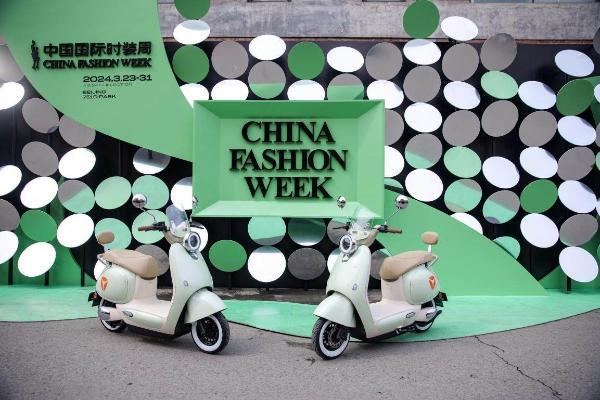 电动车走T台你见过么？雅迪大秀AW24中国国际时装周，看点满满！