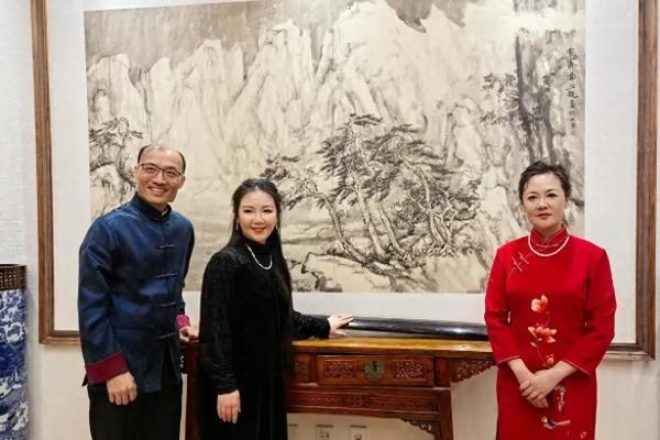 中国古琴艺术家李妮莱亲斫“太和”式古琴赠予中国驻慕尼黑总领事馆