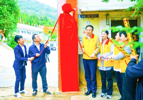 建校助学丨贵州兴义两所学校改造完成正式揭牌，粤黔携手，为孩子们照亮希望之路！
