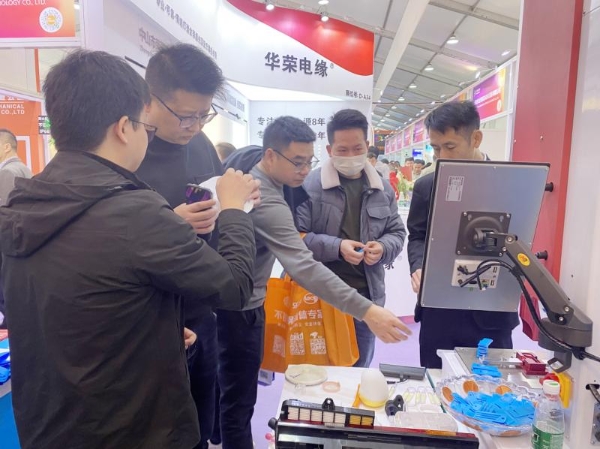 中山古镇灯博会成功举办 第一品牌灵科超声波蓄能新质生产力 