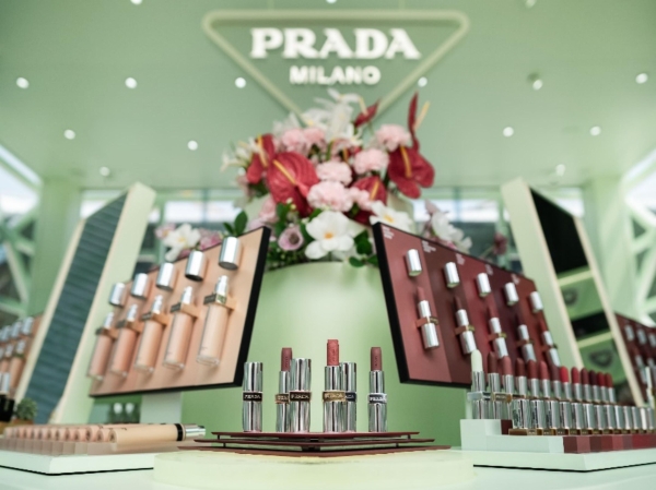 Prada普拉达香水美妆在cdf三亚国际免税城，开启春日美妆思辨之旅