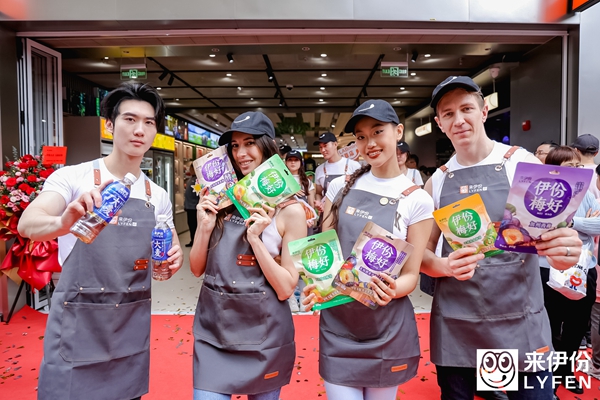 开业首日“人从众”！来伊份LABmini打造零食界新地标