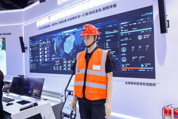 小鸟科技亮相北京Infocomm China 2024