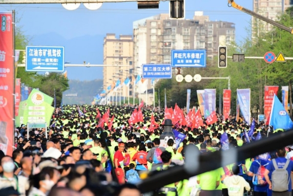 跑累了！来碗中坝醋汤 2024“太白杯”江油马拉松有味道！