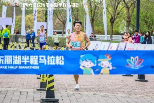 津春马拉松，相约东丽湖2024天津欢乐东丽湖半程马拉松活力开跑