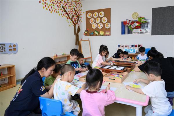  有爱不孤单——佳兆业商业深圳片区举办星星的孩子互动日 