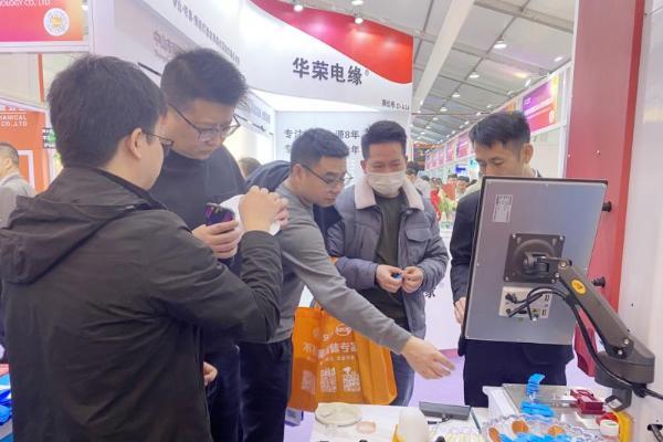 中山古镇灯博会成功举办 第一品牌灵科超声波蓄能新质生产力 