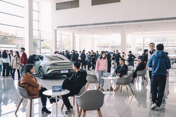 小米SU7开启交付，永达旗下两家小米汽车授权中心相继开业